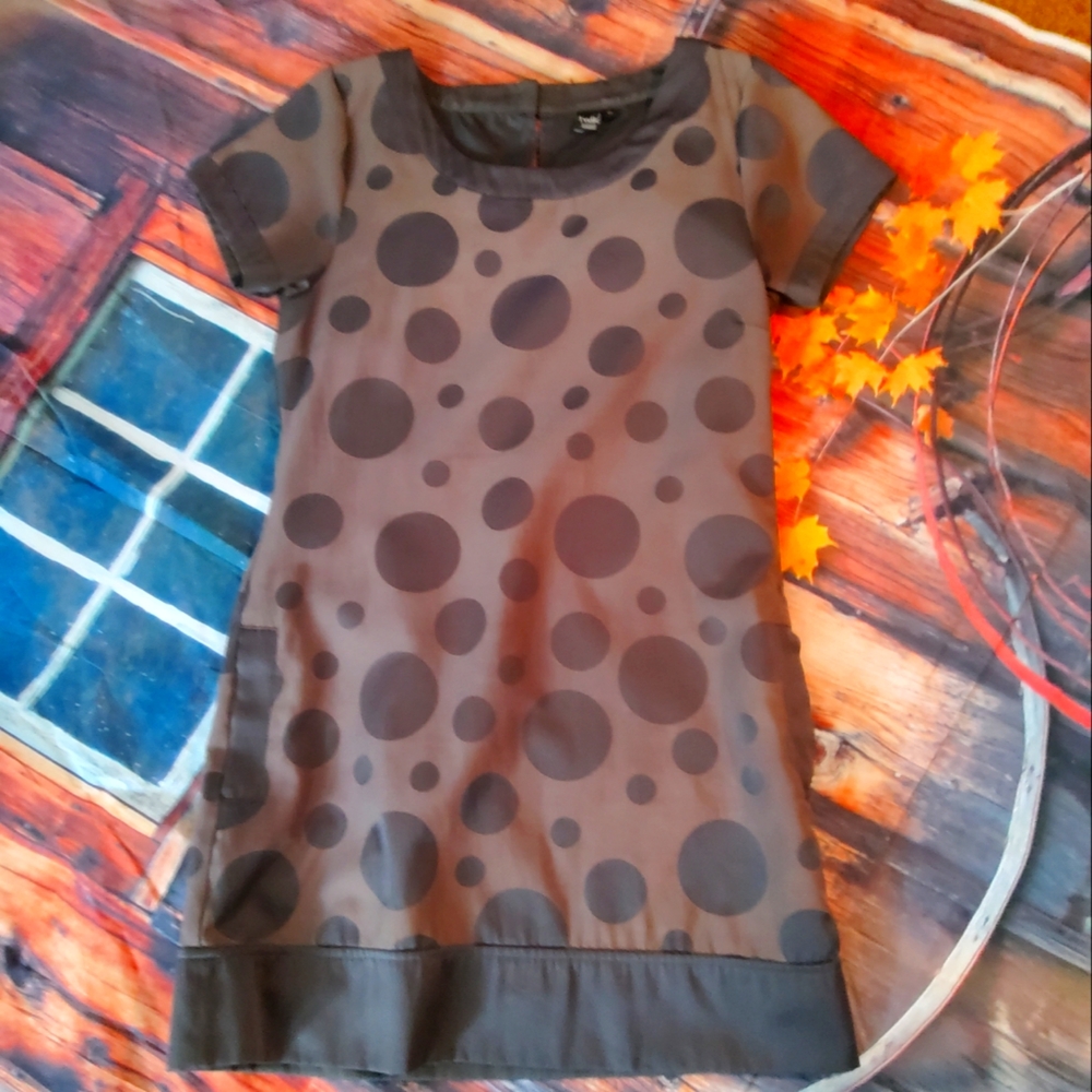Beautiful dress. No flaws. Great condition.